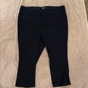Women's Spalding cropped leggings.